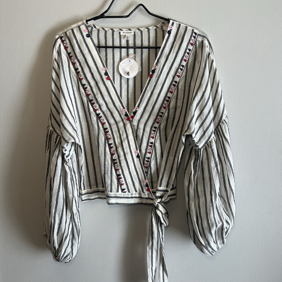 En Crėme Wrap Top ballon sleeves with embroidery Strips Gauze Blouse Size Small - Picture 2 of 14